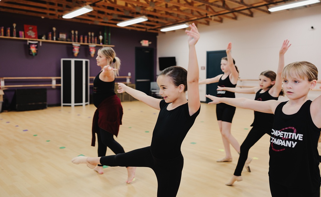 Sstudents learning contemporary dance