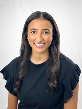 Lindsey Headshot